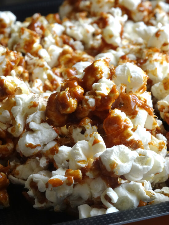 Popcorn et caramel au miso blanc